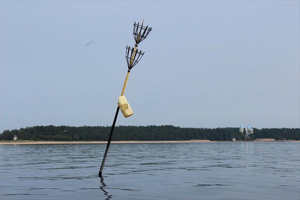 Веха на банке около о.Коневец